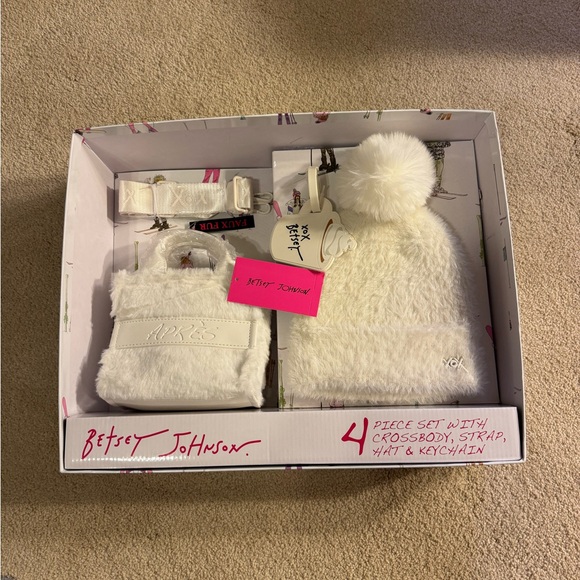 Betsey Johnson 4 piece Gift Set, (Crossbody Bag, Strap, Hat & Key Chain) NWT - Picture 3 of 13